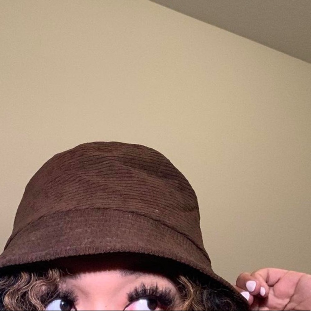 BROWN CORDUROY BUCKET HAT 🤎